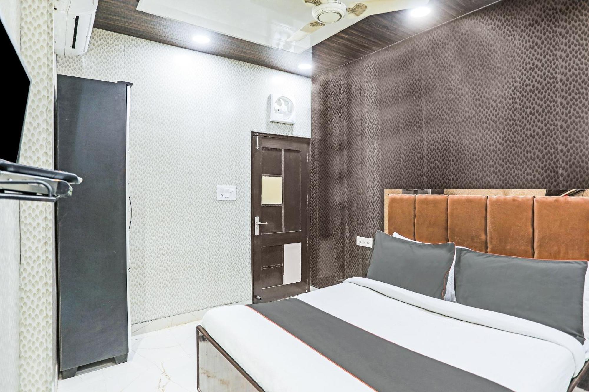 Hotel O Kashish Residency Near Model Town Metro Station Nowe Delhi Zewnętrze zdjęcie