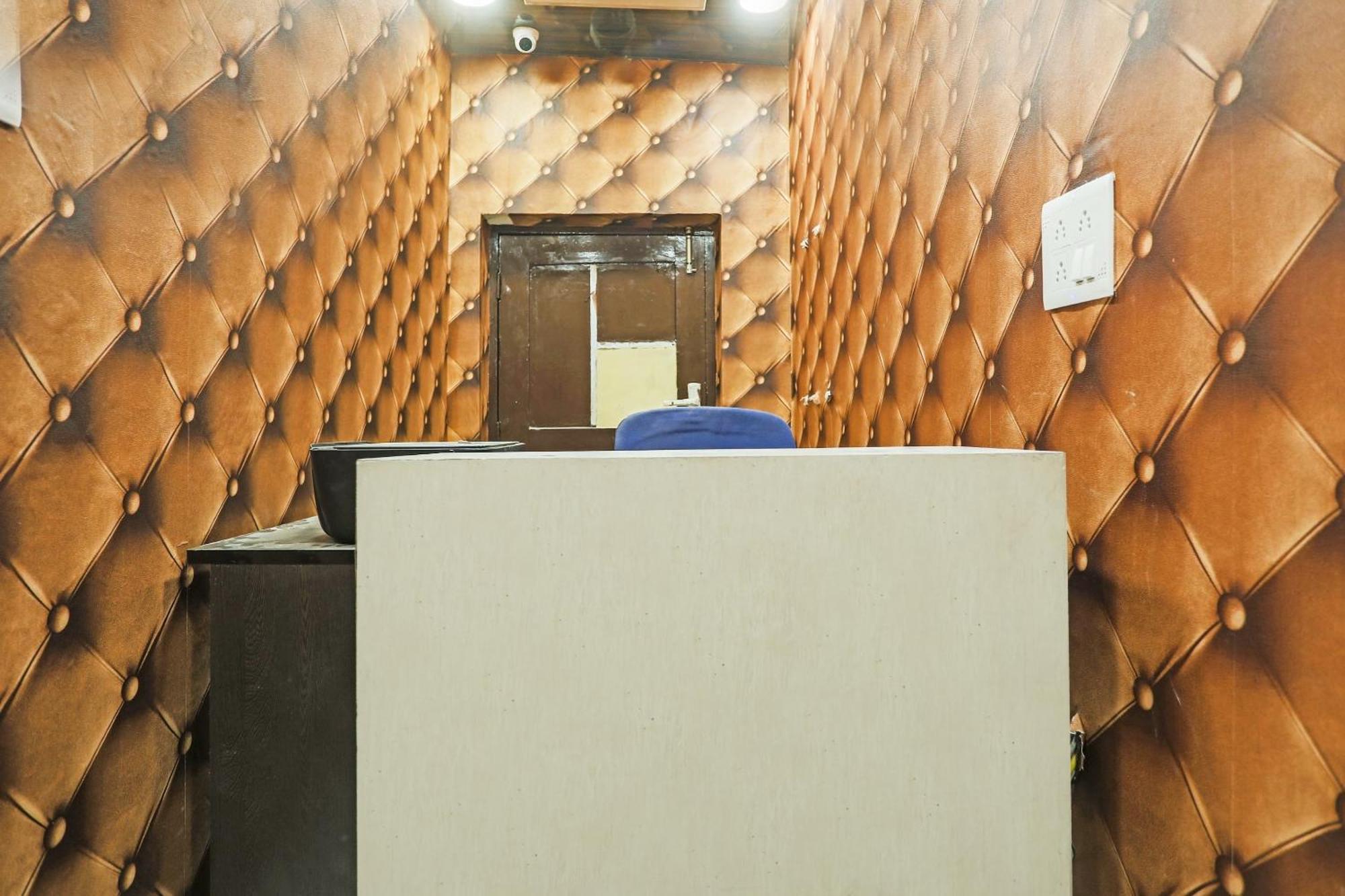 Hotel O Kashish Residency Near Model Town Metro Station Nowe Delhi Zewnętrze zdjęcie