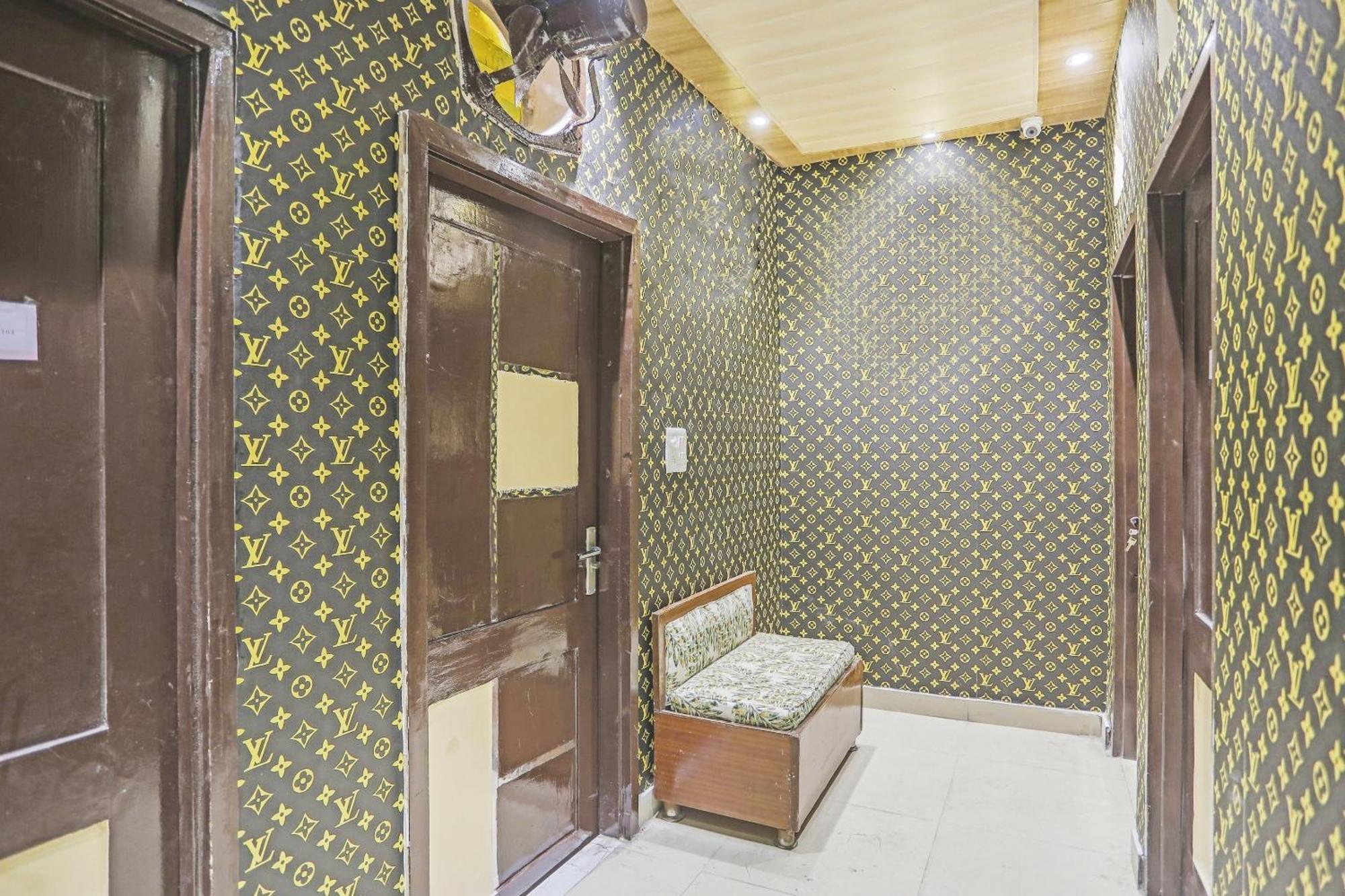 Hotel O Kashish Residency Near Model Town Metro Station Nowe Delhi Zewnętrze zdjęcie
