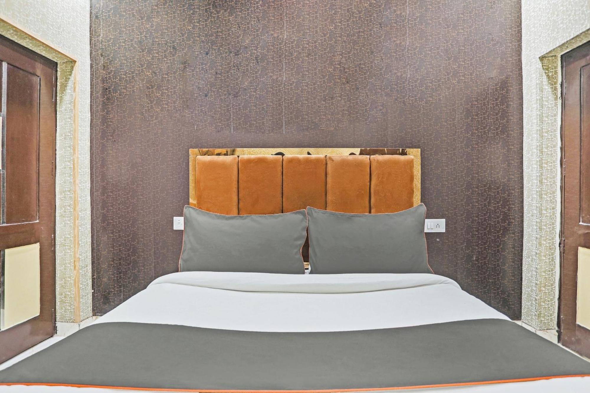 Hotel O Kashish Residency Near Model Town Metro Station Nowe Delhi Zewnętrze zdjęcie