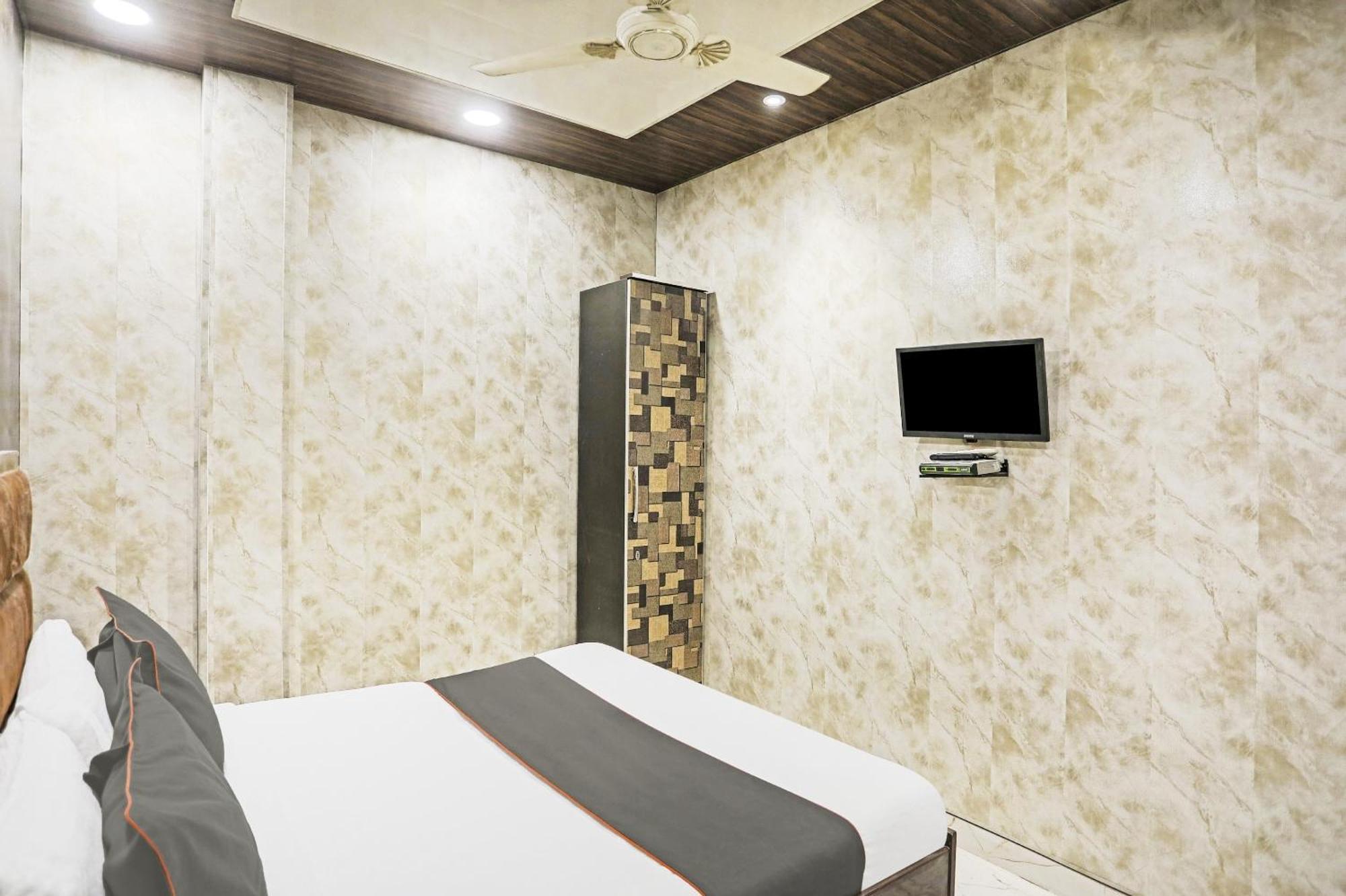 Hotel O Kashish Residency Near Model Town Metro Station Nowe Delhi Zewnętrze zdjęcie